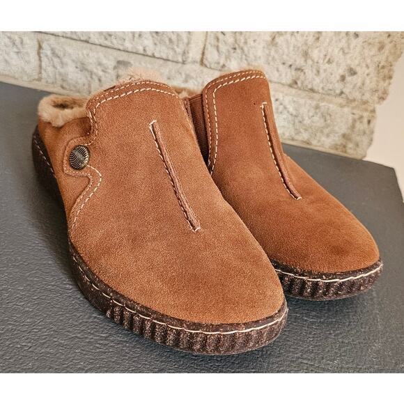 Clarks Caroline Step Slip-On Flats, Fur lined, STitching & Button Tan, NEW, Sz 7 - Picture 3 of 8